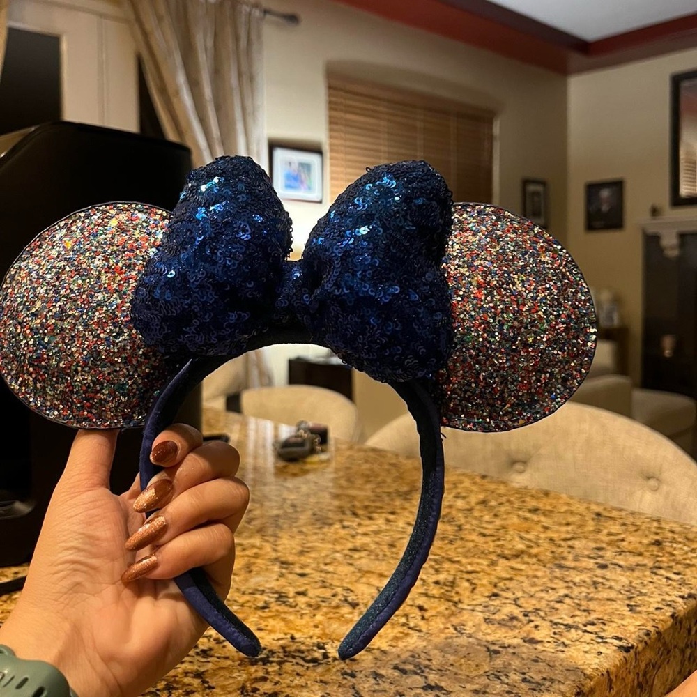 Disney 2020 New Year's Eve Minnie Mouse ears limited edition!!!